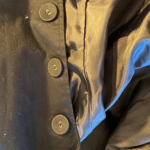 Black jacket/ blazer with 3 button size 18W long sleeves in black.Lined - Picture 10 of 12